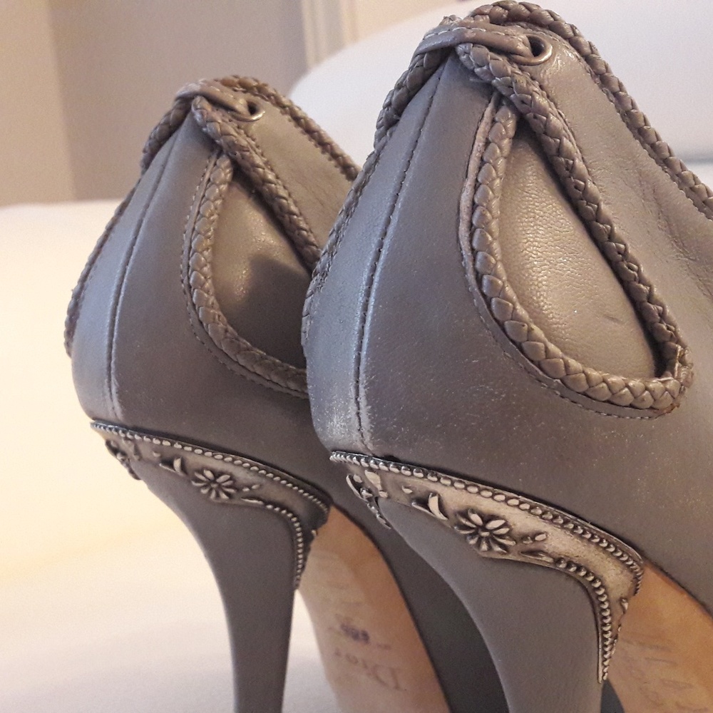DIOR Leather Bootie With Curved Heel & Western Metal Tooling in Grey, Size 39 - Picture 4 of 7